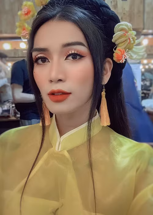 Hình ảnh BB Trần xinh đẹp khi giả gái khiến nhiều người hâm mộ thương nhớ.