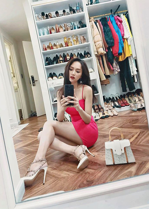 Sau khi chia tay Criss Lai, Hương Giang đến nay chưa công khai thêm bất kì mối tình nào.