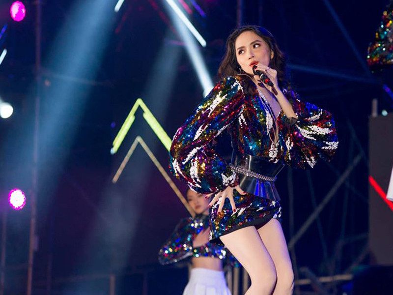 Nữ ca sĩ sở hữu căn hộ cao cấp, xe hơi tiền tỷ và bộ sưu tập hàng hiệu đắt đỏ.