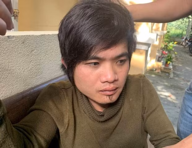 Thanh nien nghien ma tuy dam cha, danh dap con ruot bi vay bat-Hinh-2