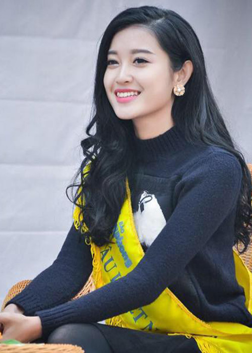 Năm 2014, Huyền My đoạt danh hiệu á hậu 1 cuộc thi Hoa hậu Việt Nam. Thời điểm đó, cô cao 1m74, nặng 54kg, số đo ba vòng 83- 62- 93.