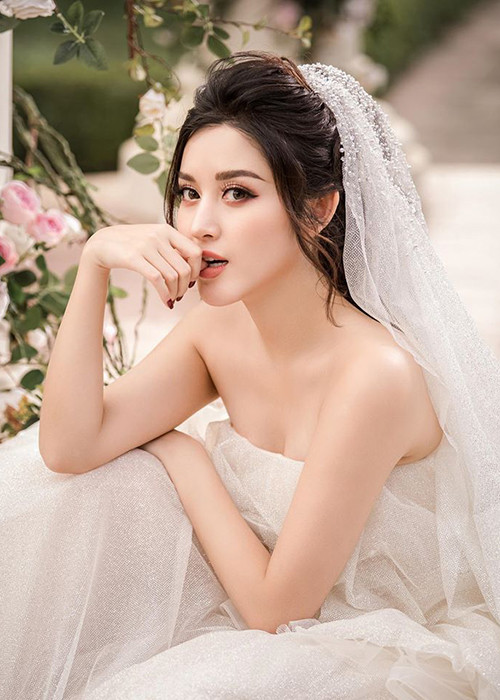 Mới đây, Huyền My thu hút sự chú ý của người hâm mộ khi tung loạt ảnh hóa cô dâu xinh đẹp.