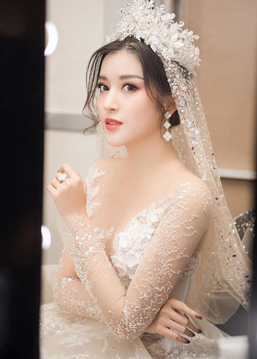 Huyền My tâm sự cô không muốn lập gia đình quá muộn, nếu 30 tuổi mà chưa lấy chồng, chắc cô sẽ không kết hôn.