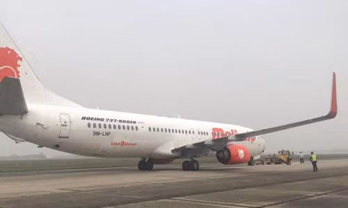 May bay Boeing cho 91 nguoi no lop o san bay Noi Bai