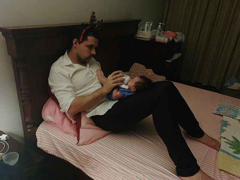 Phương Mai được ông xã người Ba Lan hỗ trợ chăm sóc con trai nhỏ.