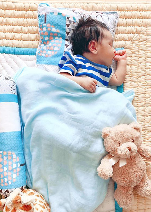 Ngay khi lộ diện hoàn toàn, bé Henryk khiến người hâm mộ Phương Mai phải xuýt xoa bởi vô cùng đáng yêu.