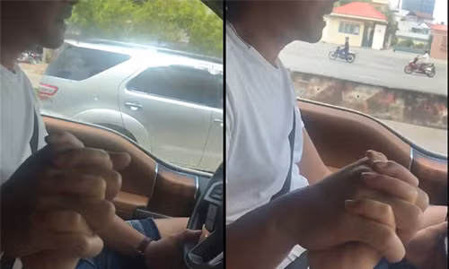 Hình ảnh nam diễn viên nắm tay Phượng Chanel khi lái xe.