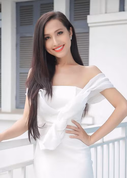 Hoài Sa nhận gói phẫu thuật thẩm mỹ: nâng mũi, gọt cằm và nâng ngực sau khi giành vương miện cuộc thi Miss Beauty.