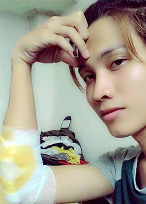 Năm 18 tuổi, Hoài Sa rời An Giang lên Sài Gòn để theo đuổi ước mơ thành nghệ sĩ. Tại Sài Gòn, anh làm phục vụ.