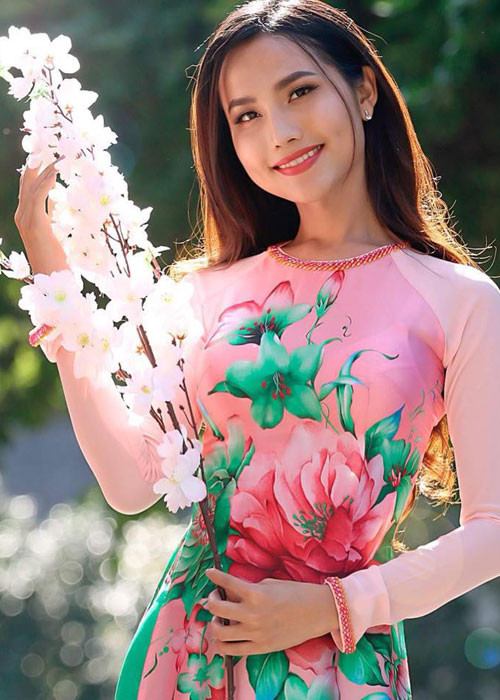 Hoài Sa lột xác nhờ tiêm hormone nữ. Sau đó, nhờ lợi thế ngoại hình, cô đăng quang cuộc thi Miss Beauty năm 2015.