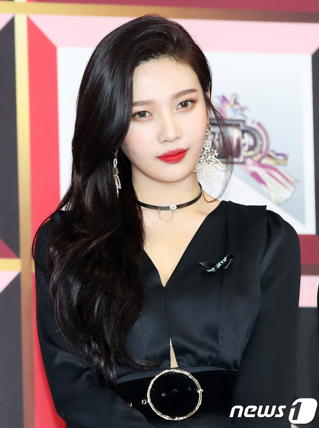 Joy (Red Velvet): Khi mới debut trong đội hình Red Velvet, Joy được biết đến với hình ảnh trong sáng, ngọt ngào. Sau quá trình giảm cân thành công, Joy ngày càng thăng hạng nhan sắc. Với thế mạnh về chiều cao và đường cong cơ thể rõ rệt, nữ idol dần đi theo hướng trưởng thành, quyến rũ.