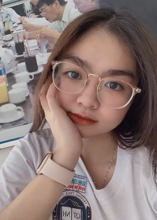 "Thiện Nhân lúc trước nhút nhát và lo sợ nhiều thứ. Còn tôi bây giờ, trưởng thành và tự tin hơn, nếu gặp khó khăn hay sự cố trong cuộc sống thì có thể tự giải quyết và vượt qua được. Tính cách của tôi cũng thay đổi ít nhiều, càng lớn tôi càng biết cách mở lòng hơn, trở nên vui tươi và "lầy lội" hơn, tạo nên nguồn năng lượng tích cực cho chính mình và mọi người xung quanh còn Thiện Nhân lúc trước ít nói và trầm tính lắm", em nói.