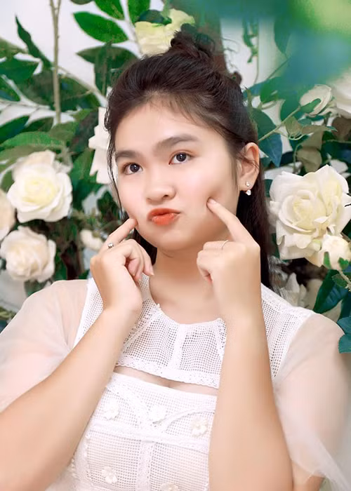 Học trò của Cẩm Ly gần như không vướng ồn ào về chuyện ăn mặc.