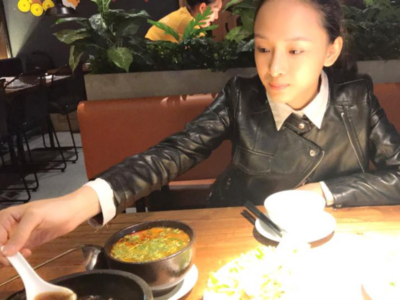 Phương Nga hiện tại không sống cùng mẹ. Trong cuộc phỏng vấn trên Vietnamnet, người đẹp chia sẻ sau khi được tại ngoại, cô đọc sách nhiều hơn, đặc biệt là về pháp luật. Ngoài ra, Phương Nga còn dành nhiều thời gian tập yoga và đi chùa cầu bình an.