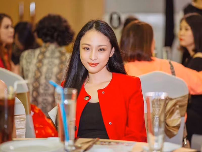 Mới đây, Phương Nga tiết lộ cô sẽ đảm nhận vai trò giám đốc truyền thông cho dự án “Cộng đồng Phụ nữ khởi nghiệp” của công ty Á hậu Quý bà Thế giới Thu Hương từ tháng 1 năm nay.