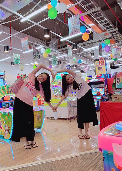 Phương Nga tâm sự, Thùy Dung từ một người bạn trở thành người thân thương nhất, ruột thịt nhất, người duy nhất cho cô niềm tin rằng, dù cả thế giới này có quay lưng lại với cô thì Thùy Dung vẫn ở cạnh cô.