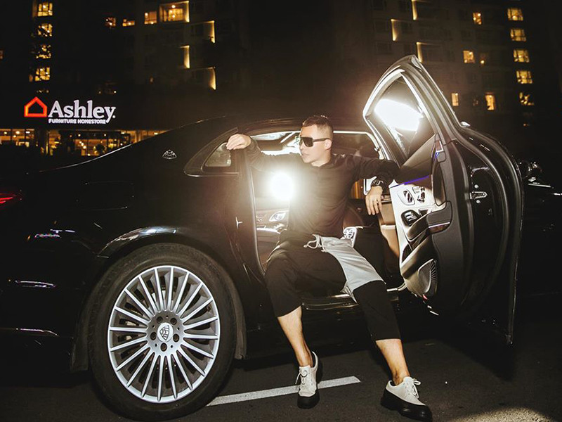 Ông trùm chân dài từng hé lộ xế hộp trị giá hàng chục tỷ đồng.