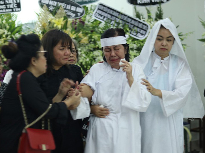 Vợ chồng Chánh Tín kết hôn đã được 46 năm, có hai người con: Minh Thức và Bích Uyên.