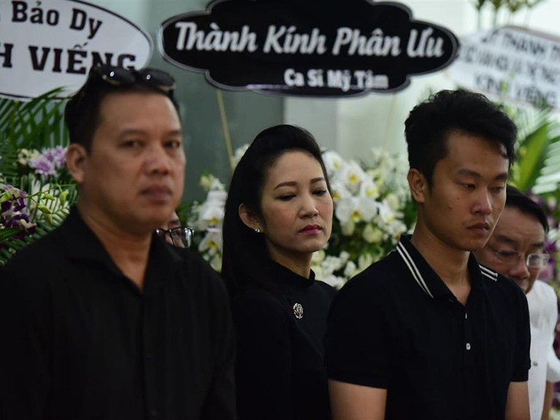 Sinh thời, nghệ sĩ Chánh Tín được đồng nghiệp quý mến vì lòng nhiệt huyết với nghệ thuật, sự hòa đồng.