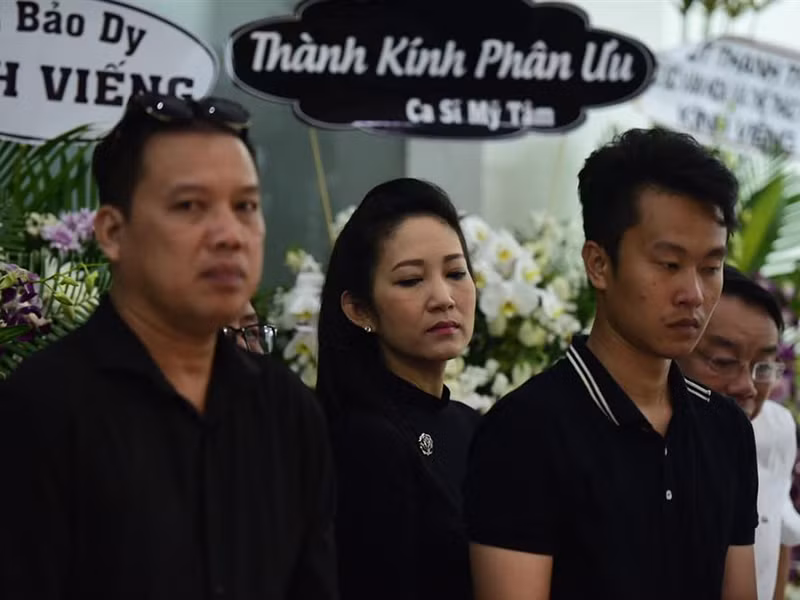 Sinh thời, nghệ sĩ Chánh Tín được đồng nghiệp quý mến vì lòng nhiệt huyết với nghệ thuật, sự hòa đồng.