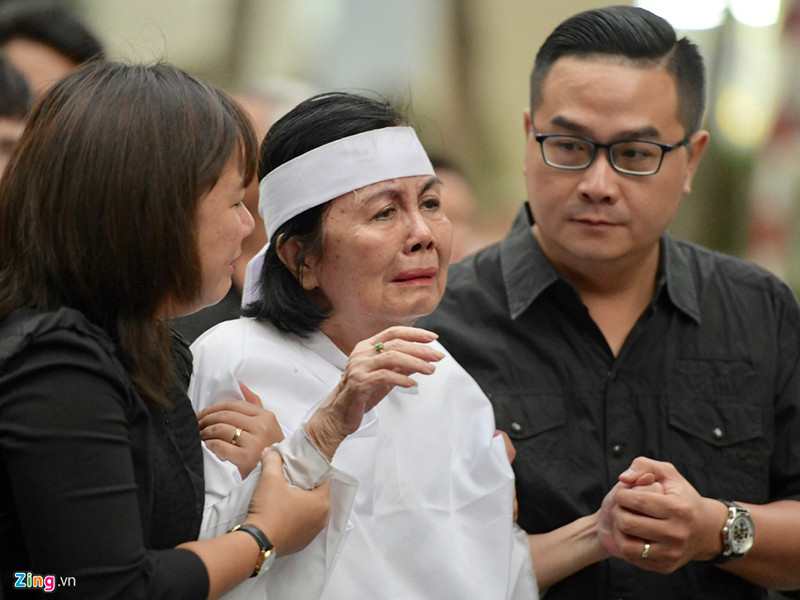 Sự ra đi đột ngột của ông khiến vợ và các con bàng hoàng.