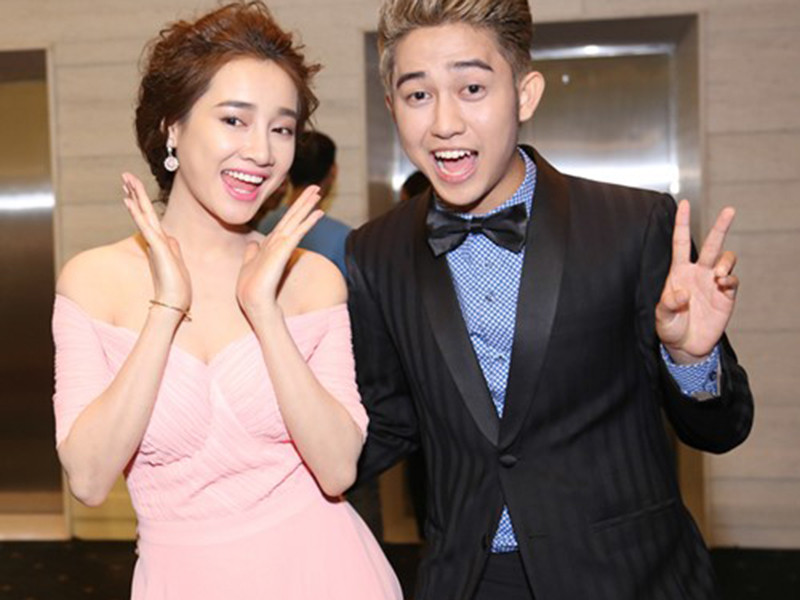 Nhã Phương từng khoe rằng, fan của cô không chỉ mê vẻ điển trai của Quốc Bảo mà còn yêu thích giọng hát của anh.