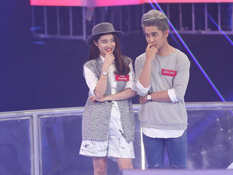 "Nhã Phương là cô gái xinh đẹp nhưng lại mộc mạc, ngây ngô, sống rất tình cảm. Đặc biệt là khùng khùng, tưng tưng, ăn nhiều, nói nhanh và nghiện điện thoại", Quốc Bảo chia sẻ. Còn Nhã Phương cho rằng Quốc Bảo bề ngoài tuy trẻ con nhưng lại có suy nghĩ luôn chín chắn, trưởng thành.