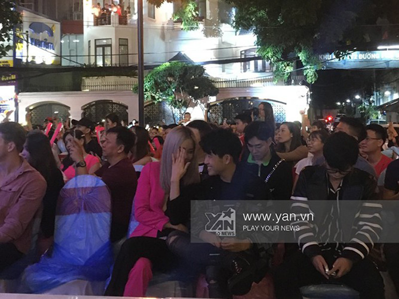 Đại diện Nam Em xác nhận, cô trong giai đoạn tìm hiểu một người đàn ông tên Bảo, hoạt động trong showbiz. Tuy nhiên, người này không xác nhận bạn trai của Nam Em có phải là VJ Quốc Bảo hay không.