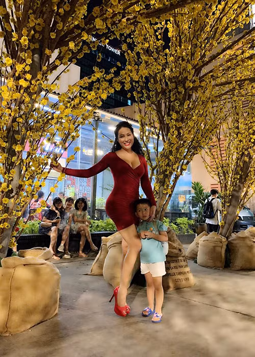 Trước đó, Phi Thanh Vân không ít lần cũng khoe lúc nào cũng có đại gia theo đuổi.