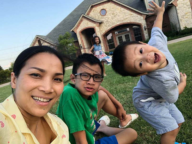 Vợ chồng Hồng Ngọc có trong tay vài căn biệt thự, xe khủng.