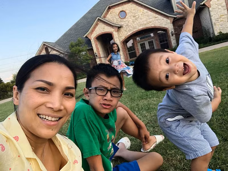 Vợ chồng Hồng Ngọc có trong tay vài căn biệt thự, xe khủng.