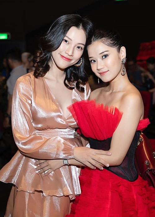 Nữ MC xuất hiện lẻ bóng tại các sự kiện khi ông xã ở Singapore.