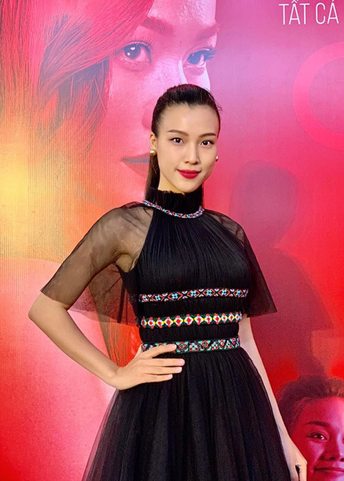 Theo Zing, Hoàng Oanh đang ở tháng thai kỳ thứ 4.