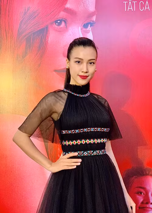 Theo Zing, Hoàng Oanh đang ở tháng thai kỳ thứ 4.