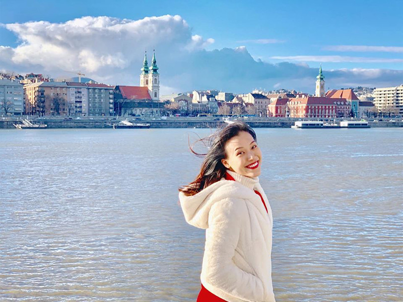 Nữ diễn viên kiêm MC tăng cân khá nhanh nhưng nhan sắc của cô vẫn rạng rỡ.