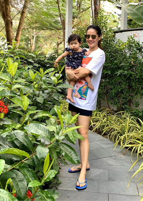 Sau khi con gái cứng cáp, nữ diễn viên nhanh chóng trở lại với công việc diễn xuất.