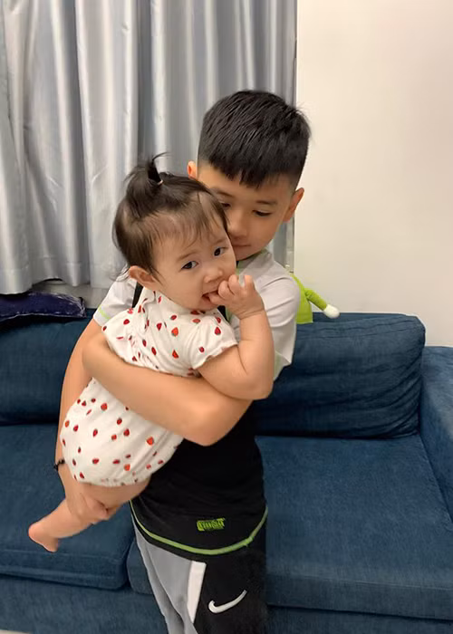 Ngoài bé Hera, Thân Thúy Hà còn có một cậu con trai tên Duy Anh.