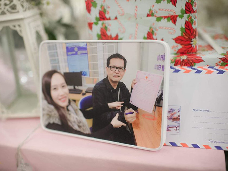 Vốn kín tiếng nên trong suốt 4 năm hẹn hò, Trung Hiếu và Thu Hà không công khai chuyện tình cảm.