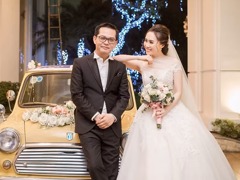 "Tôi thấy cuộc sống của tôi hiện đang rất viên mãn. Nhờ có vợ tôi bớt nhậu nhẹt và tụ tập hơn", nam nghệ sĩ hài tiết lộ.