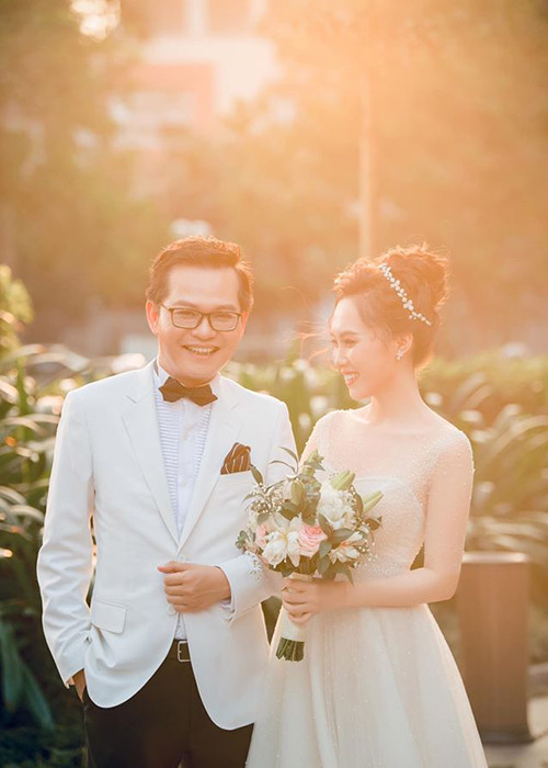 Mãi đến cuối năm 2018, Trung Hiếu mới thừa nhận chuyện tình cảm đồng thời tuyên bố sắp kết hôn.