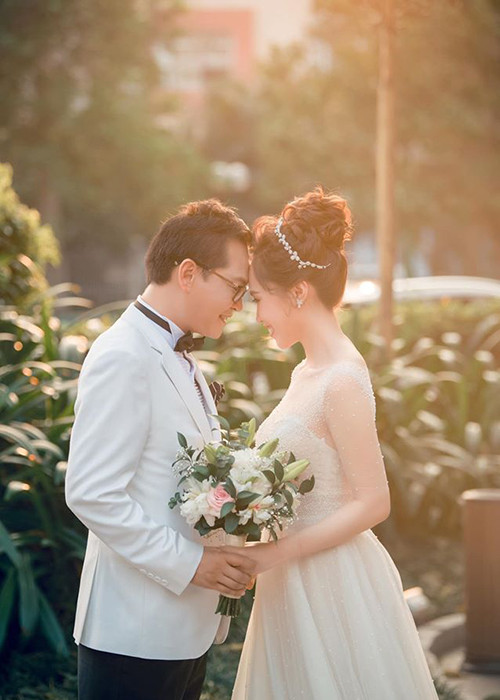 Ở tuổi U50, Trung Hiếu mới lập gia đình nên bố mẹ, họ hàng còn mừng hơn cả anh.