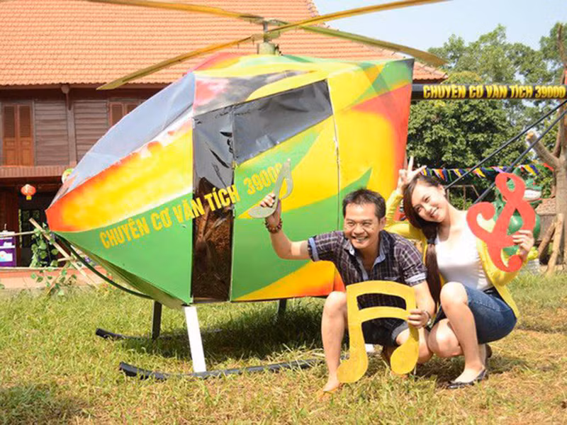 Năm 2014, trong phim hài Tết "Đại gia chân đất", Trung Hiếu đóng chung với Thu Hà nay đã là bà xã của anh. Ảnh: Đời sống pháp luật