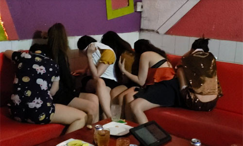 Cong an Dong Nai triet pha tu diem karaoke “om” khoa than