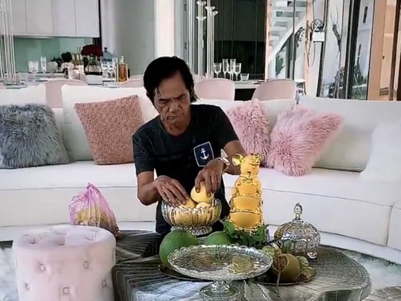 Ông Trần Tòng cho biết, ông tôn trọng mọi quyết định trong cuộc sống của Ngọc Trinh từ công việc đến tình cảm.