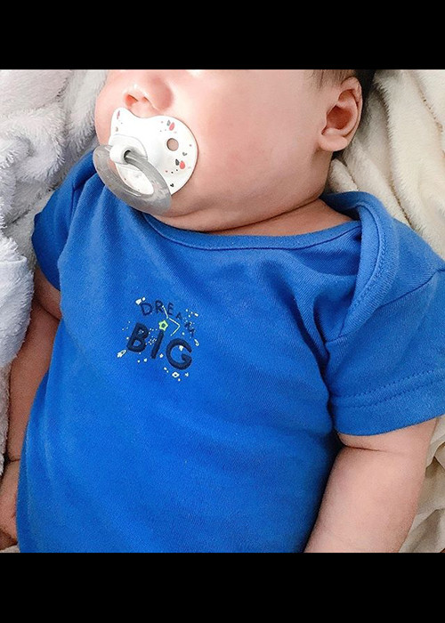 Cận cảnh vẻ bụ bẫm của con trai Lan Khuê và Tuấn John.