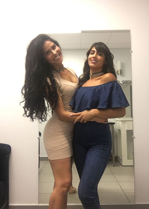 Chân dài sinh năm 1987 luôn xuất hiện với vẻ rạng rỡ, gợi cảm.