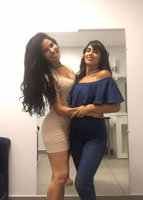 Chân dài sinh năm 1987 luôn xuất hiện với vẻ rạng rỡ, gợi cảm.