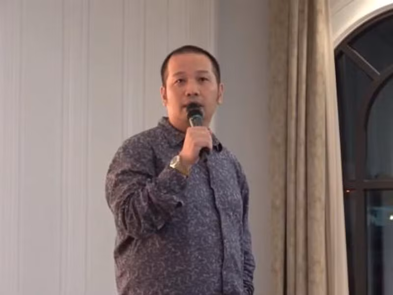 Mới đây, ông bầu Quang Huy ra mắt bộ phim "30 chưa phải Tết" được đầu tư 1 triệu USD. Phim bị vướng kiểm duyệt nhưng may mắn vẫn kịp công chiếu vào dịp Tết Nguyên Đán 2020.