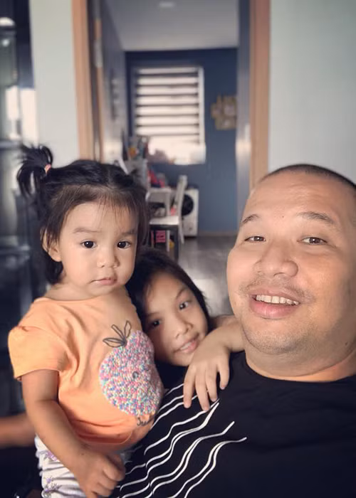  Chồng cũ của Phạm Quỳnh Anh gần như không chia sẻ bất cứ hình ảnh của mình hay của các con trên trang cá nhân cũng không tâm sự cuộc sống trên báo chí.