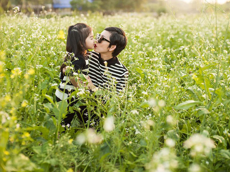 Bé Thỏ sở hữu gương mặt xinh xắn, càng lớn càng đáng yêu.